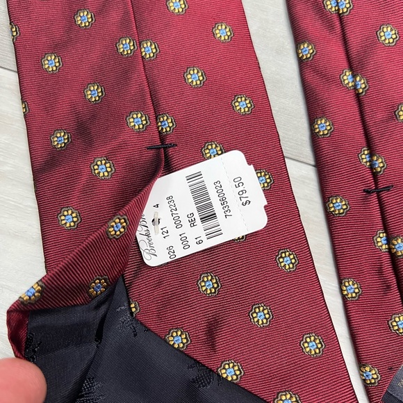Brooks Brothers NWT Red w/ Blue & Gold Check Silk Tie - Picture 4 of 5